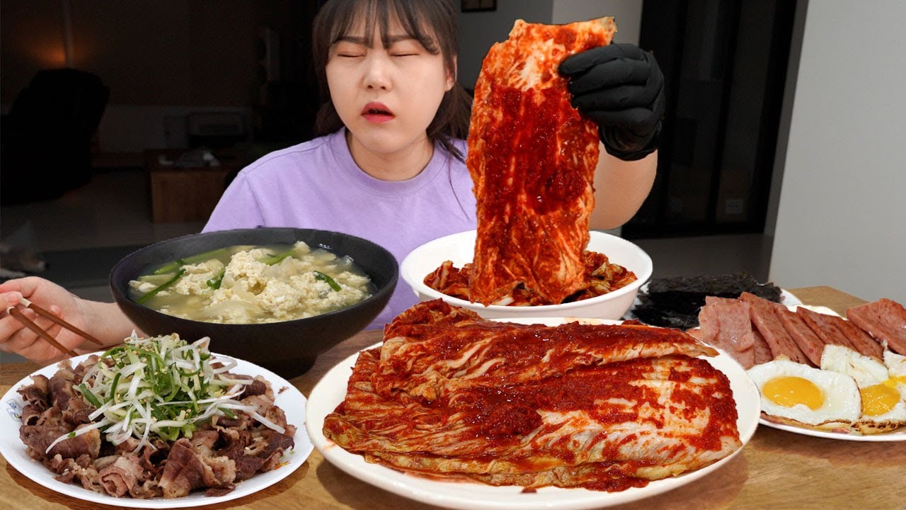 Можете ли вы съесть это супер острое сильви кимчи? 🥵Рис, яичный суп, мукбанг со свиной ветчиной