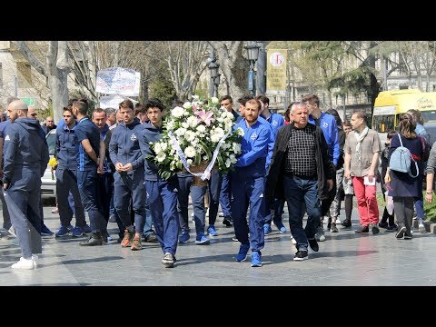 დინამოელები 9 აპრილის მემორიალთან