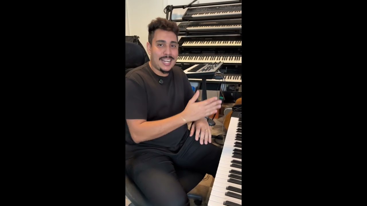 Miniatura do vídeo Depoimento 1 — mãos tocando teclado