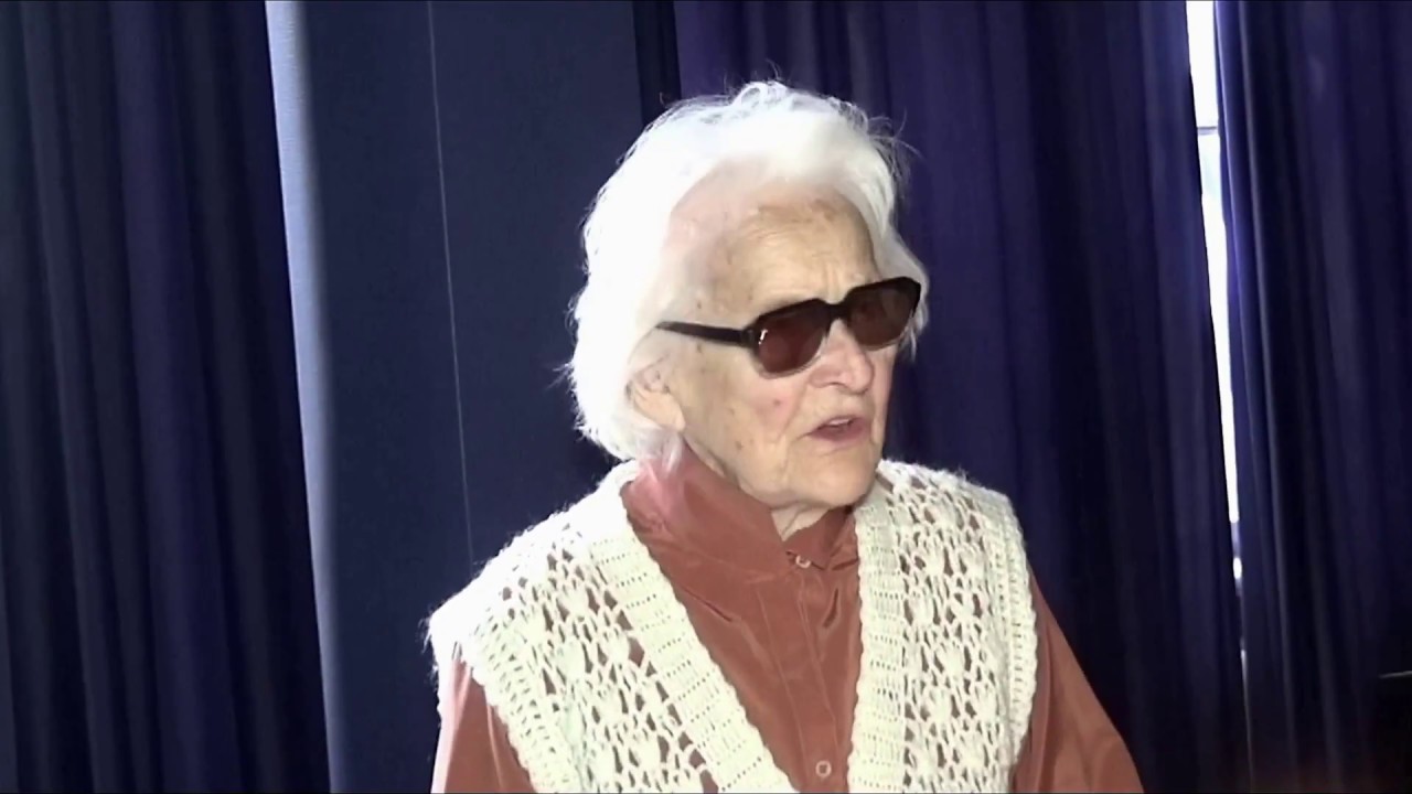 Aktrise - Elvīra Baldiņa.