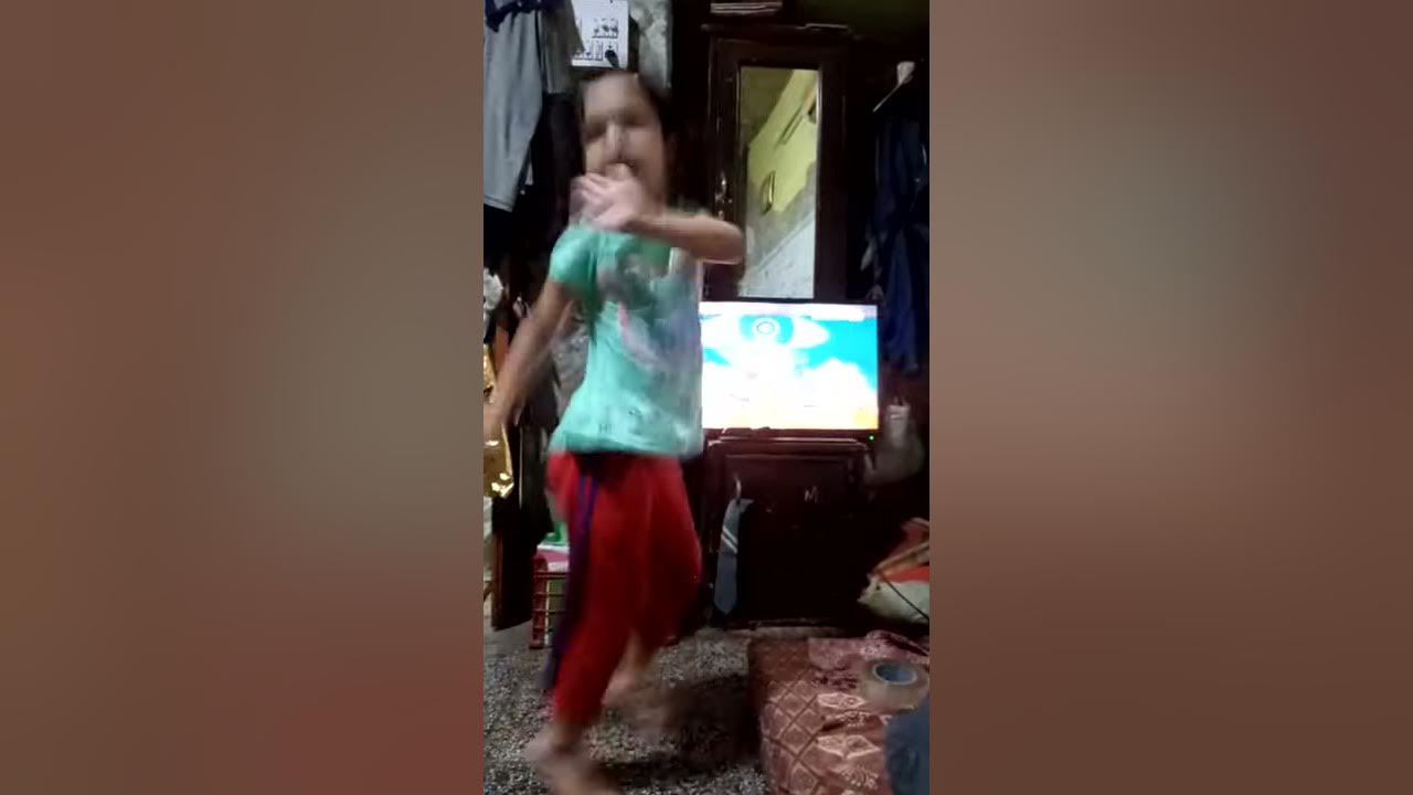 Zenab Dancing In Home 18.6.2020 - YouTube
