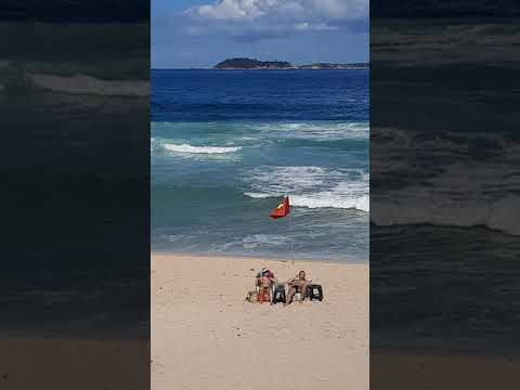 Vídeo: Bandeiras de aviso de praia: fique seguro na praia no México