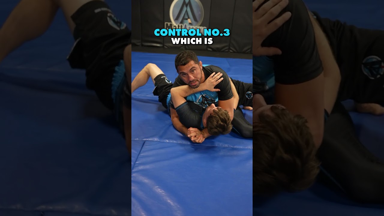 Jiu jitsu is a game of mini games!  How to win the mini game of being in side control💥