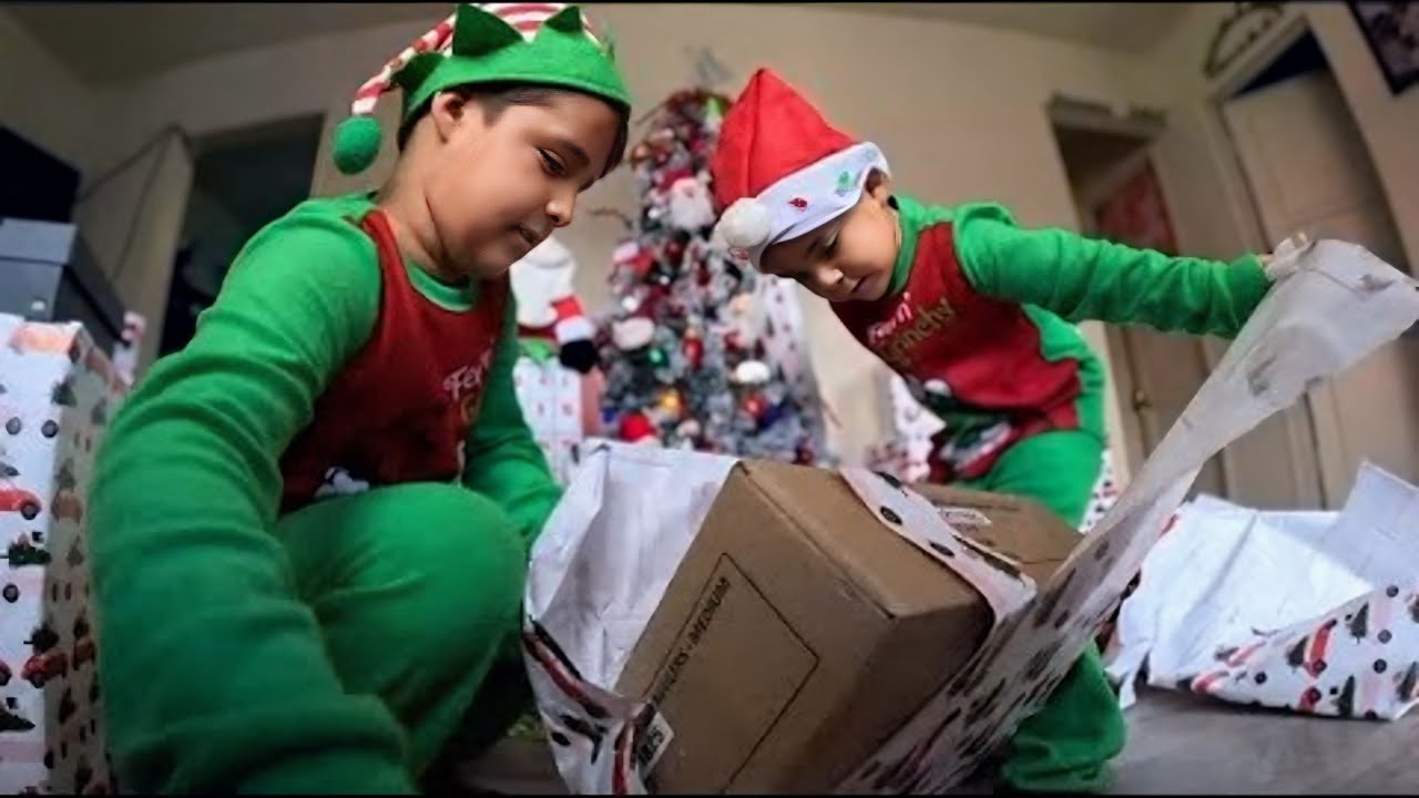 Abriendo Los Regalos De Navidad