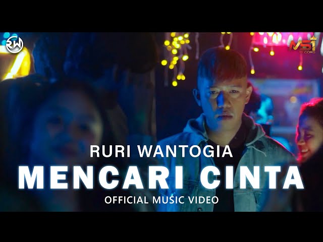 Ruri Wantogia - Mencari Cinta (Official Music Video) class=