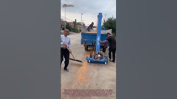 "Genius Farmer Uses Portable Vacuum to Collect Corn – Smart Farming Hack!"