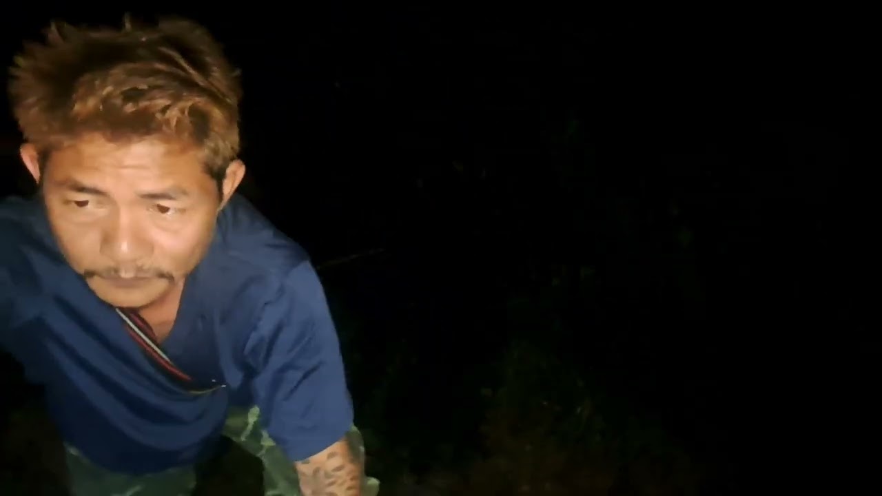 พาน้องลีโอมานั่งห้างอยู่ๆเพื่อนลีโอมาเรียก ให้ลงจากห้าง