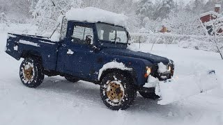 PLOWING DEEP SNOW in my LAND ROVER DEFENDER