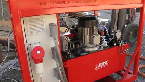 Bridge launching: synchronized lifting system