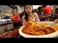 Japanese girl eats "Fish Head Curry" with her hand in Singapore (first time)