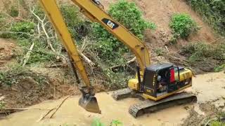LONG ARM clears landslides #excavatorofficial