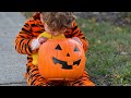 КАК ПРОХОДИТ Halloween В США 🎃 Денни впервые собирал конфеты 🤩🎃МЫ БЫЛИ ТИГРА И ВИННИ ПУХ 2021 г.