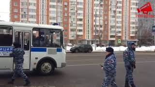 Жителей Кравченко 16 разгоняет ЧОП и полиция