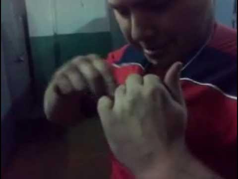 порвал свою футболку - YouTube