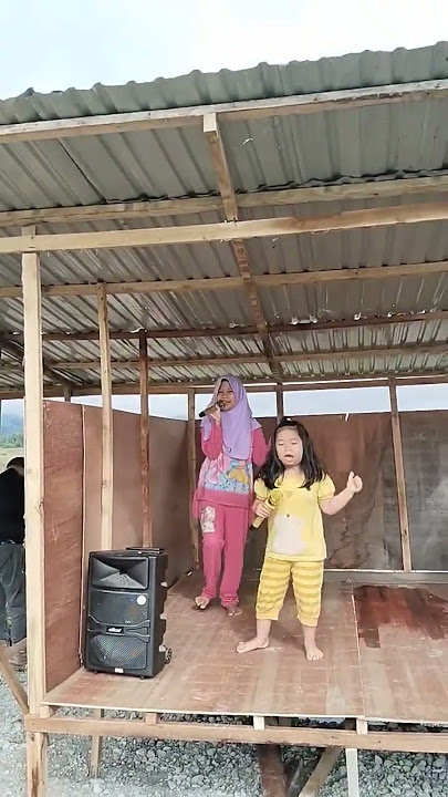 29-1-25 Lagu viral teman makan teman avolia nyanyi di rumah panggung #shorts