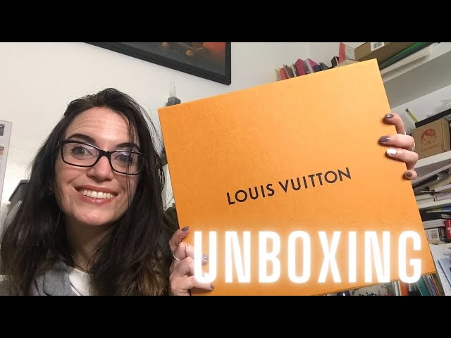 She's so pretty 🥰 #lvbagatelle #unboxing #louisvuitton