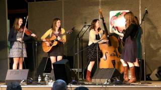 Della Mae - Nine Pound Hammer chords