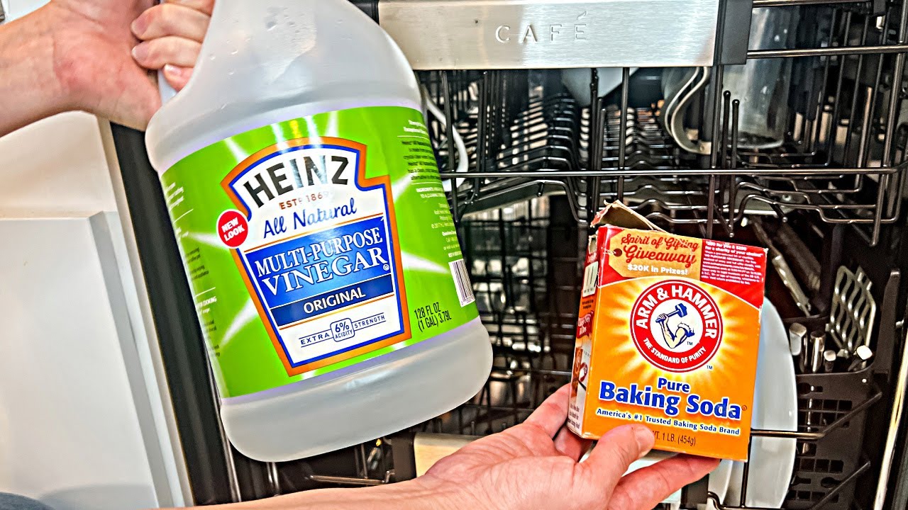 HOW TO CLEAN YOUR OVEN WITH ONLY BAKING SODA + VINEGAR! 