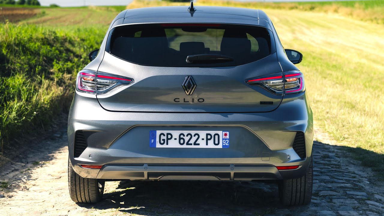 New 2024 Renault Clio Hybrid - Supermini hatchback 