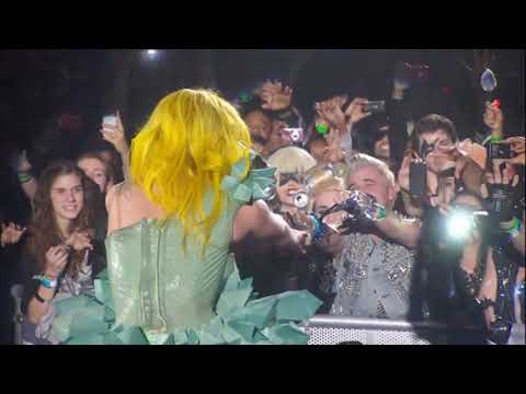18 Paparazzi [Lady Gaga Presents: The Monster Ball Tour At Madison Square Garden] (1080p)