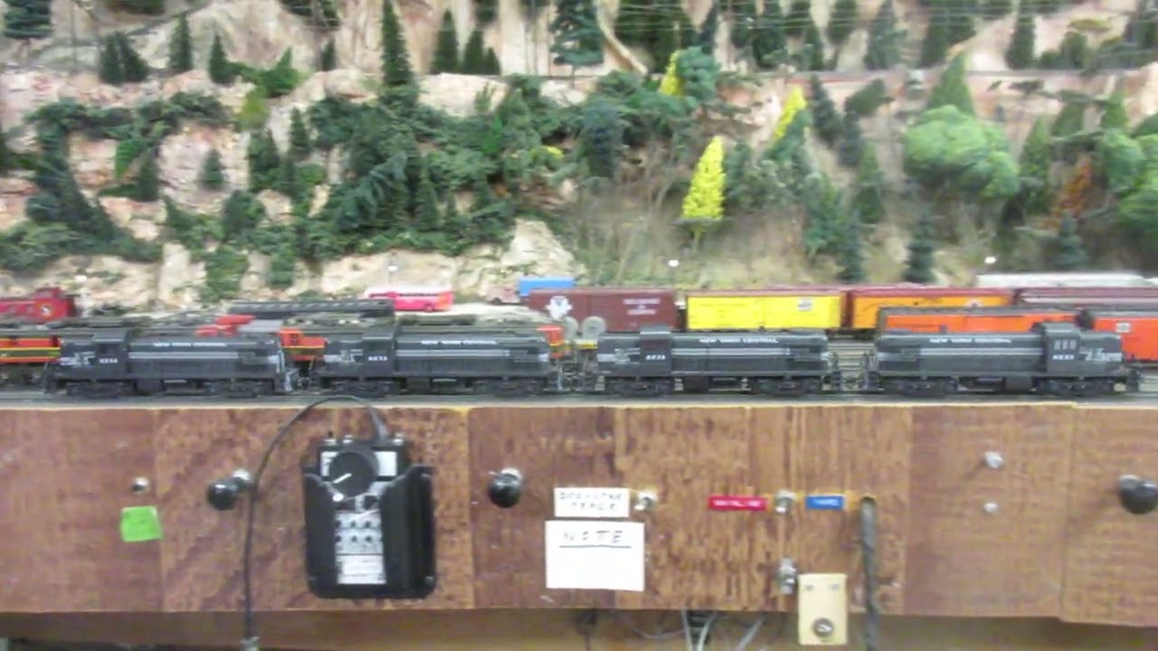 Great Northern Railway: NYC RS 3 4 units 'lightning stripes' 'yard test'