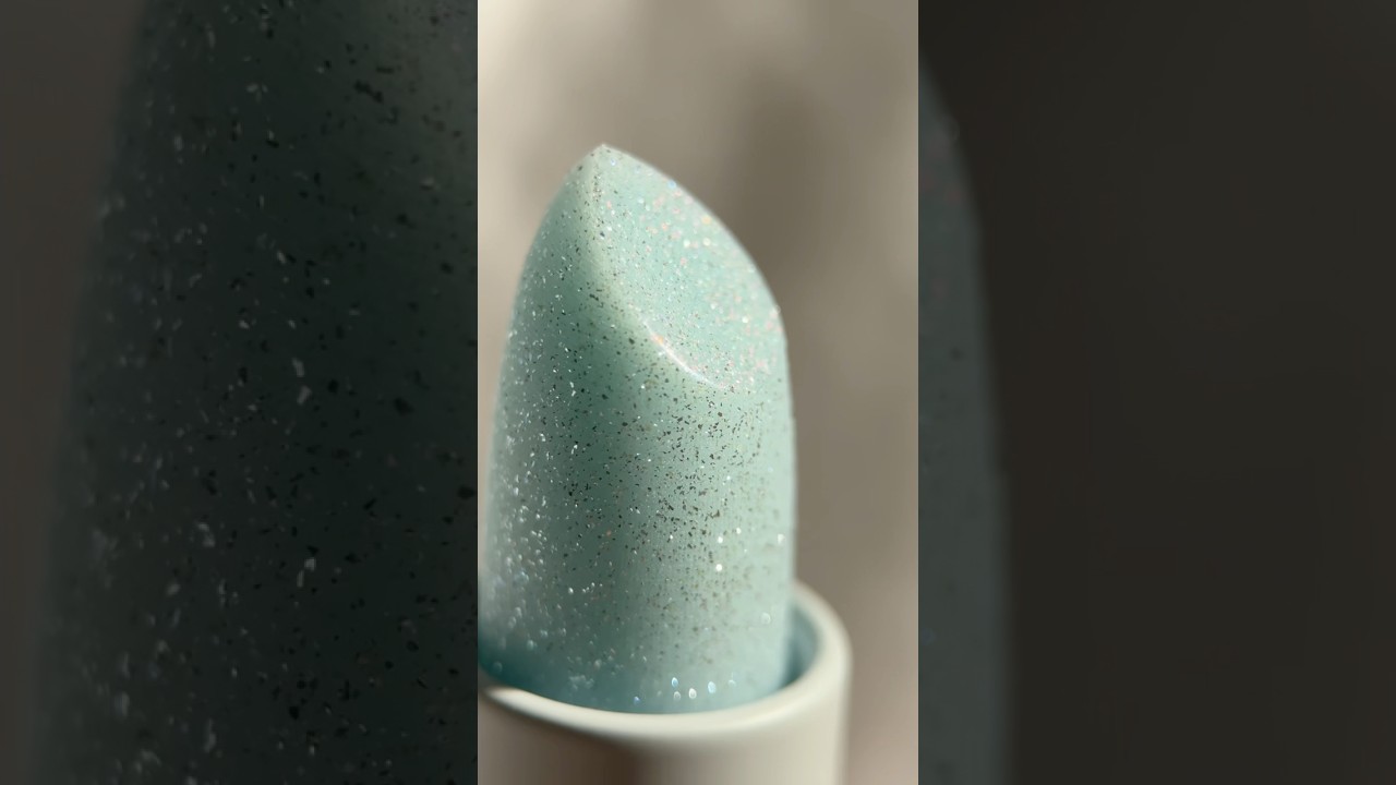 блестящей помады такого оттенка у меня не было😅 