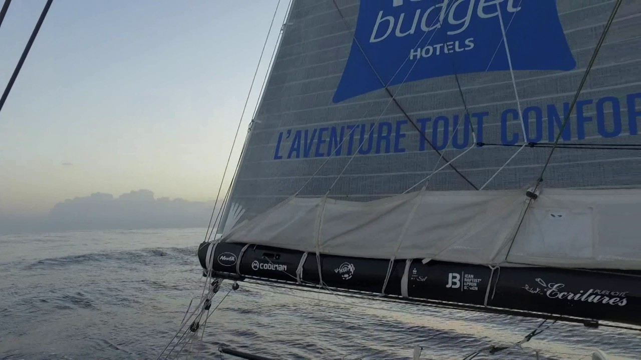 J69 : Coucher de soleil sur Finistère Mer Vent / Vendée Globe
