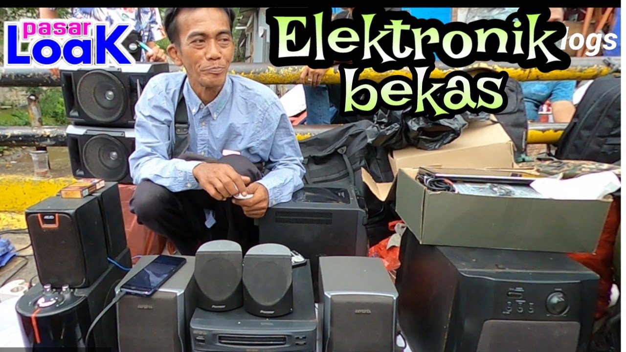 Lapak elektronik bekas di pasar loak Jatinegara