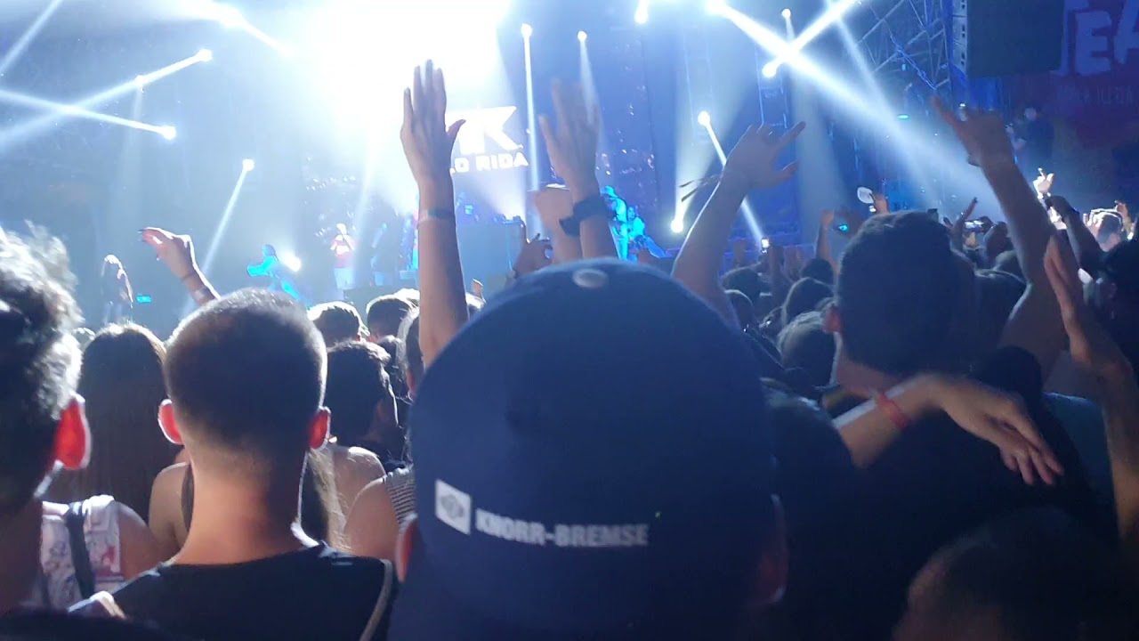 Flo Rida - Right Round & In The Ayer (live) - YouTube