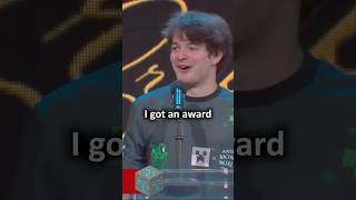 Tubbo Wins an Award From Mojang