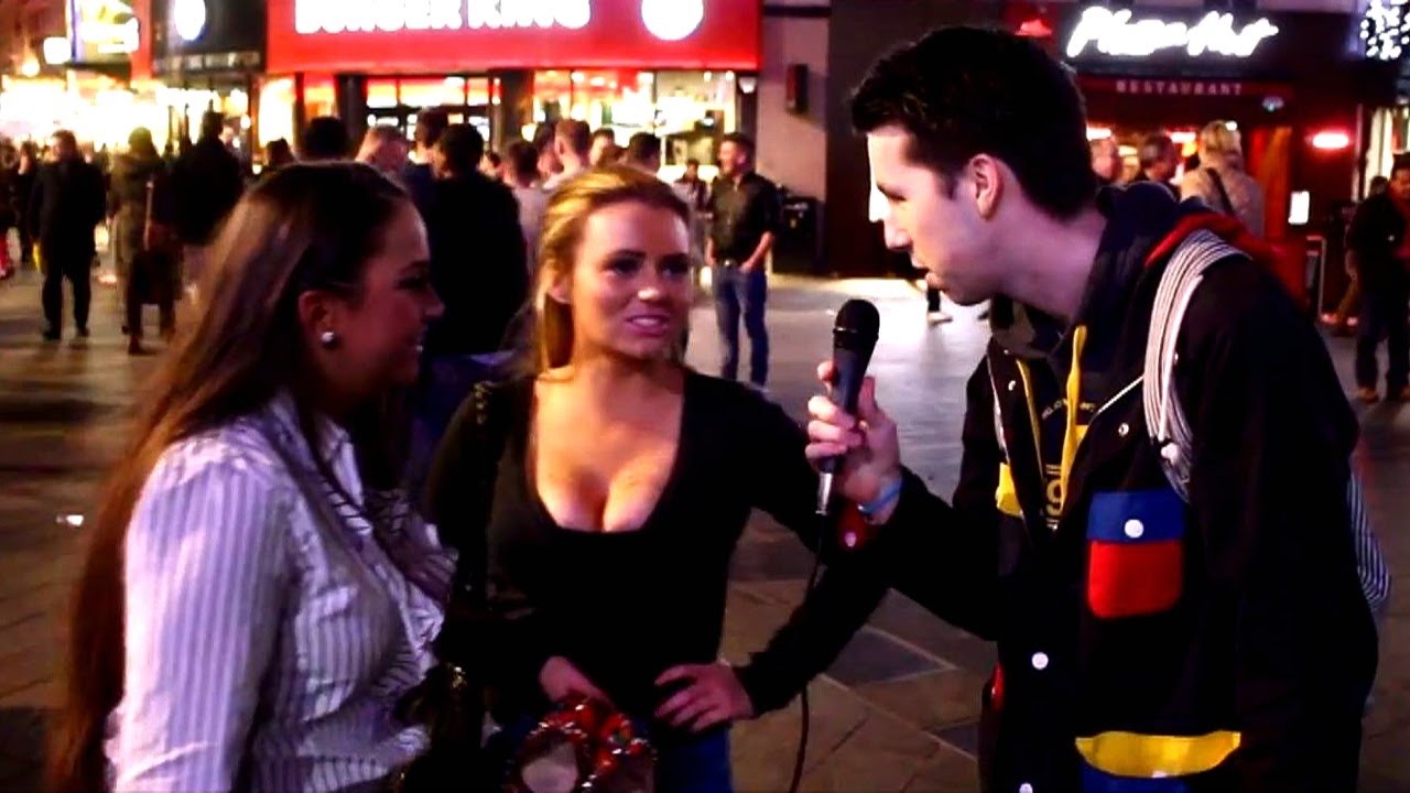 how to video while playing music How to Escape the Friendzone!