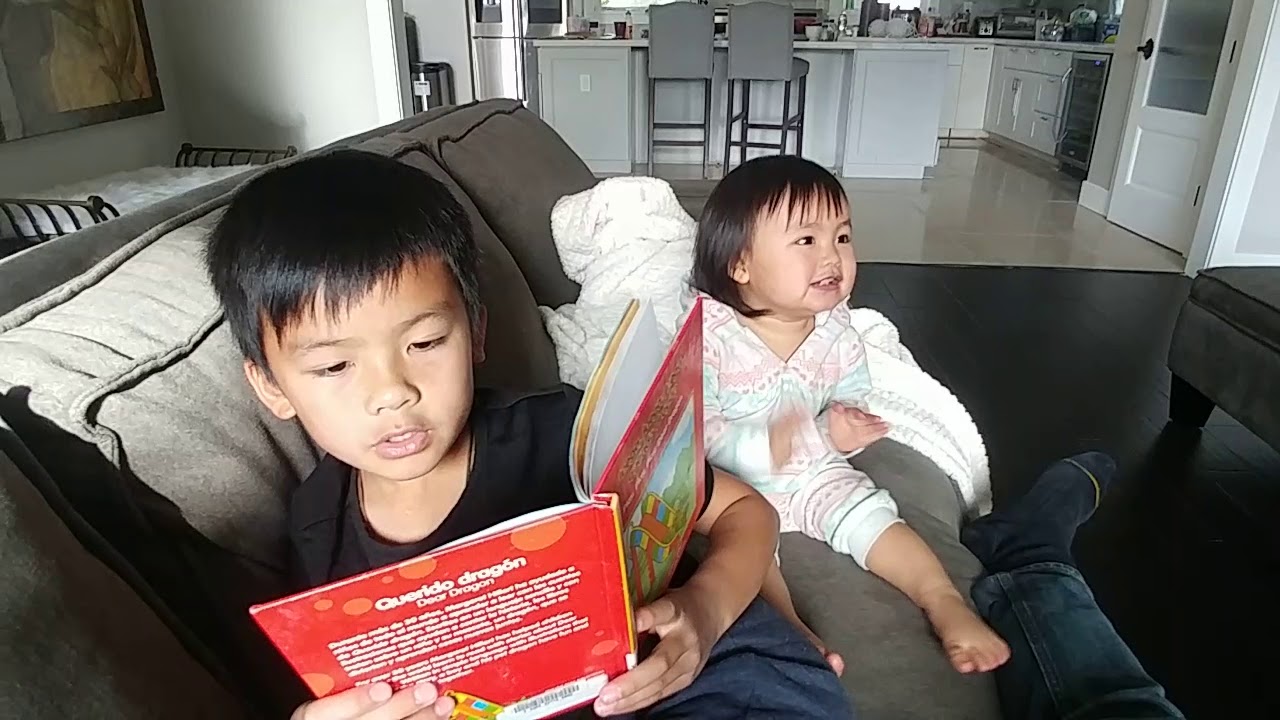 Joshua Ngo reading Spanish book - YouTube