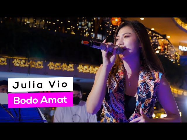 Julia Vio - Bodo Amat || LIVE PERFORM class=