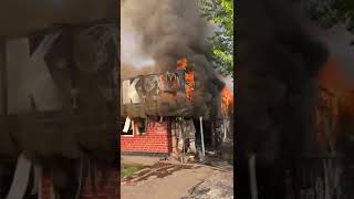 В Усть-Куте горит кафе &quot;Маяк&quot;, пожарные приехали на вызов без воды