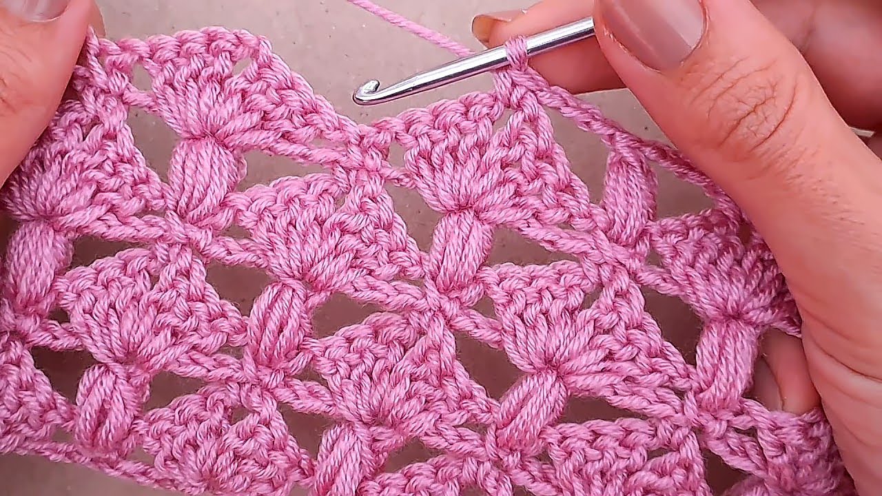 يالها من غرزة كروشية رائعة لعمل شال مستطيل / كوفية ... !!  Wow what a great stitch!!#يويو_كروشية