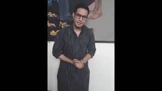 Download Lagu Qaisar Malik picks a poem from the book Do Rang MP3