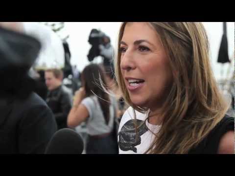 Video: Nina Garcia Nettowaarde: Wiki, Getroud, Familie, Trou, Salaris, Broers en susters