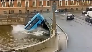 Падение автобуса с моста в Питере и первые минуты после...Дагестанцы прыгают в воду спасать людей.