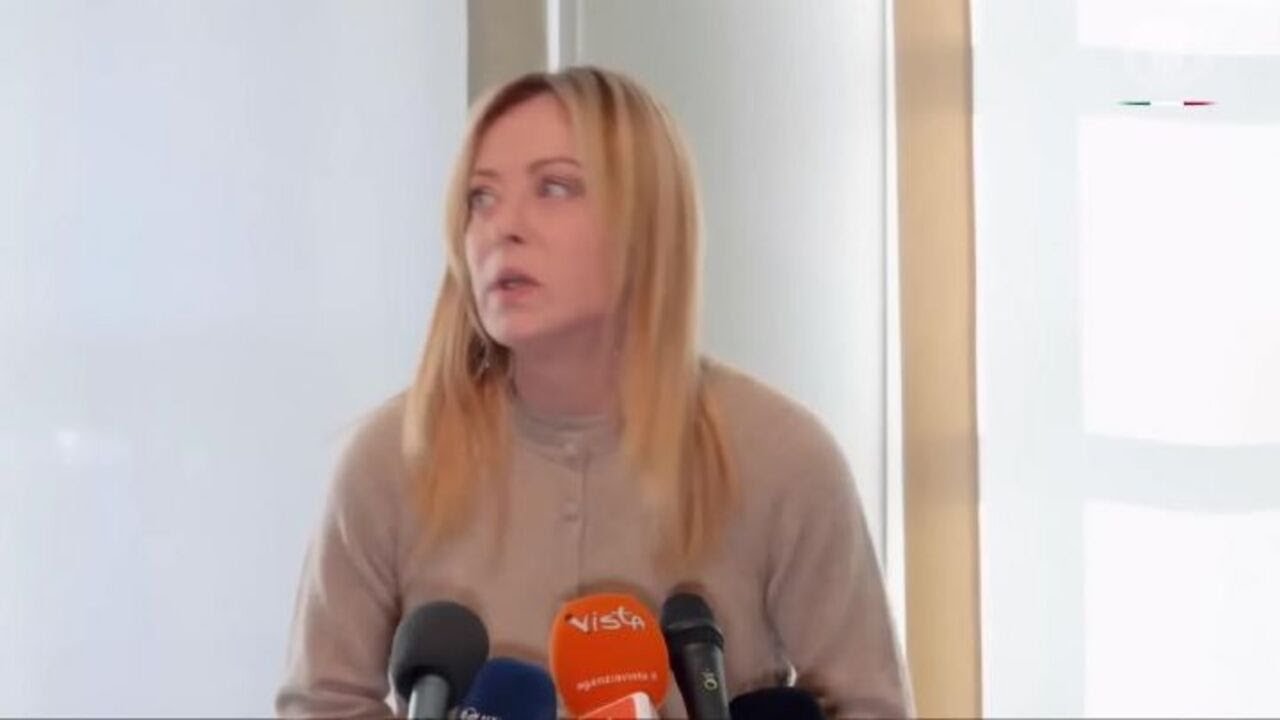 "Ho tanta paura", Meloni scherza con Direttore di Vista prima della sua domanda