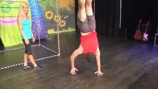 A Quick Yoga Rouine With New Purple Wiggle, Lachy Gillespie