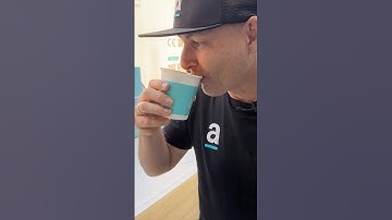 Luke tries a coffee from a robot coffee machine that also 3d prints his picture on the surface 🤯