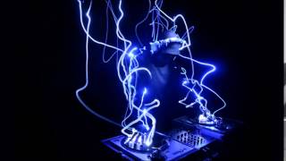 B166er - Crisis House