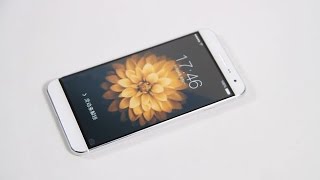 New UMi Zero 2 with two displays including an e-ink one like the YotaPhone first look