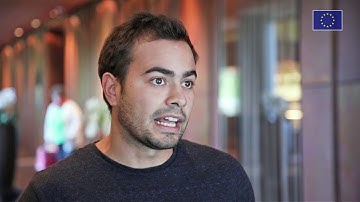 Federico Devalle. Collective phenomena in networks of spiking neurons. COSMOS ITN