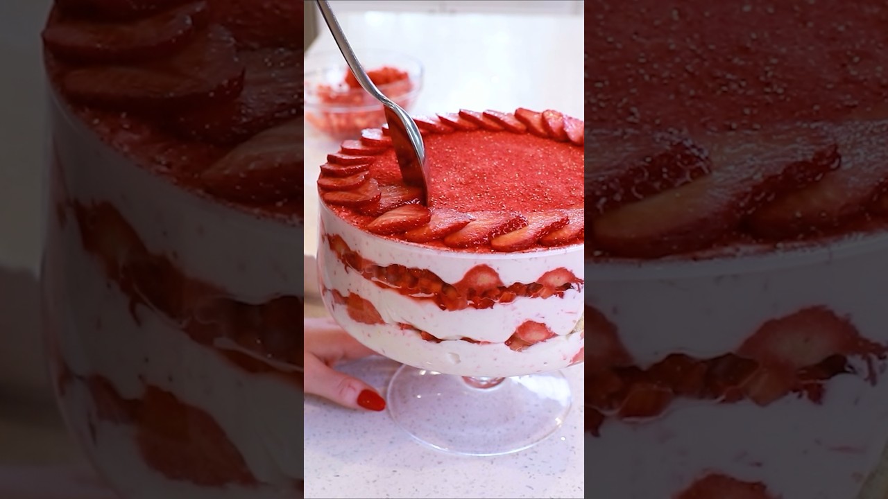 Easy, No-Bake Strawberry Tiramisu