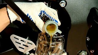 Замена Тормозной Жидкости на Мотоцикле(В видео приведена инструкция по замене тормозной жидкости и прокачке тормозной системы на мотоцикле yamaha..., 2010-11-28T11:00:02.000Z)