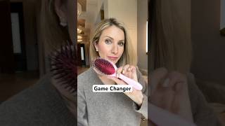 This Brush Makes Your Hair SO SHINY
🛍️ Shop the products and tools I use to take care of my hair here: https://shopmy.us/collections/5503350
@beautylovegrace did full highlights, a shadow root, gloss, and a haircut and I’m really loving this length on me. I’ve been super consistent with my hair routine for years.
👇PRODUCTS
BIO IONIC | Long Barrel Curling Iron 1: https://go.shopmy.us/p-60919294
DENMAN | D81M Medium Style & Shine Nylon & Natural Boar Bristle Finishing Brush: https://go.shopmy.us/p-60913970
DYSON | Airstrait™ Wet-to-Dry Straightener: https://go.shopmy.us/p-60908262
ORIBE | Supershine Moisturizing Cream : https://go.shopmy.us/p-60908119
ORIBE | Oil Control Treatment Mist: https://go.shopmy.us/p-60907737
ORIBE | Royal Blowout Heat Styling Spray: https://go.shopmy.us/p-60909317
ORIBE | Imperméable Anti-Humidity Spray: https://go.shopmy.us/p-60913530
ORIBE | Invisible Defense Universal Protection Spray: https://go.shopmy.us/p-60913227
ORIBE | Gold Lust Repair & Restore Shampoo: https://go.shopmy.us/p-60909514
ORIBE | Gold Lust Repair & Restore Conditioner: https://go.shopmy.us/p-60912883
Shop more of my favorite products here: https://shopmy.us/lisajmakeup2
🎥 Watch more Haircare, Styling Tips & Quick Tutorials here: https://www.youtube.com/playlist?list=PL6vUSt9jy_sZG1jJQQnJcr8WO1AzoQqgS
#hairstyles #hairgoals #hairstyle #haircut #lisajmakeup This Brush Makes Your Hair SO SHINY
