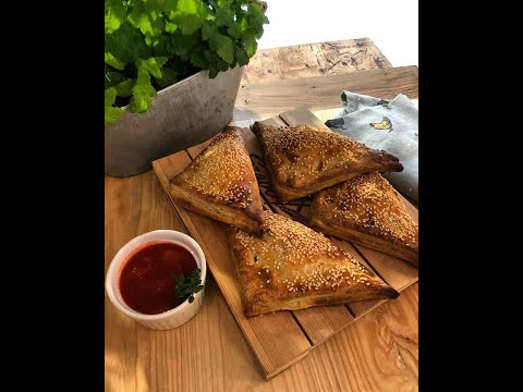 Túrós háromszögek, frissen a sütőből