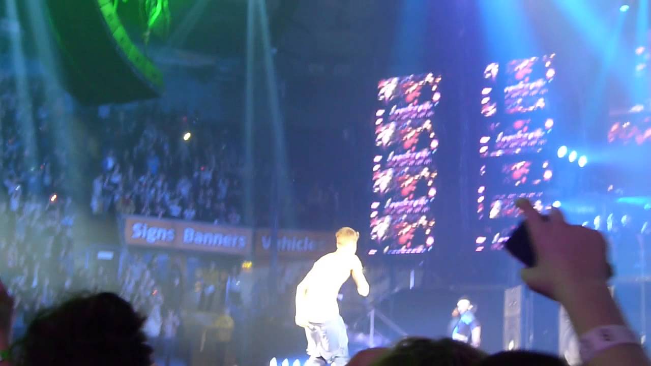 Justin Bieber Performing Baby Shirtless At Nottingham 2013 HD