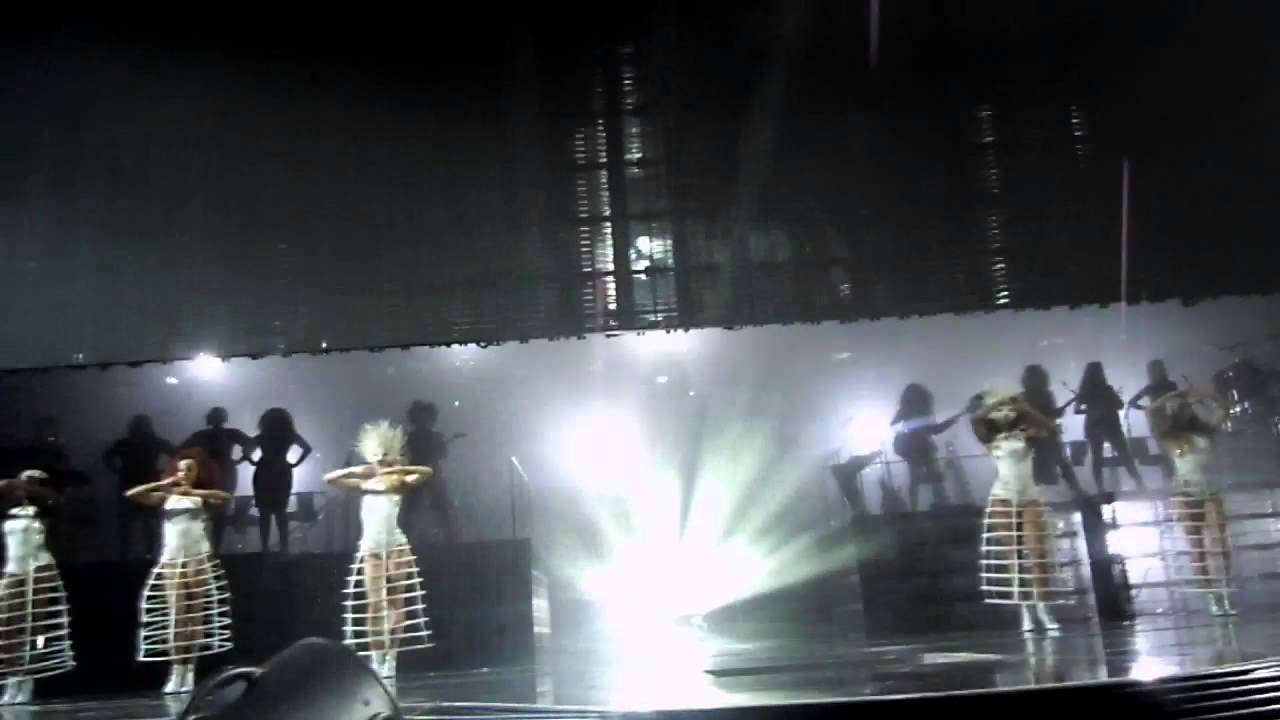 Front Row - Beyonce - Intro & Run The World Live - Dallas, Texas ...